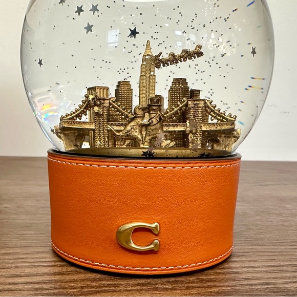 New Coach Snow Globe Pumpkin - Picture 3 of 9